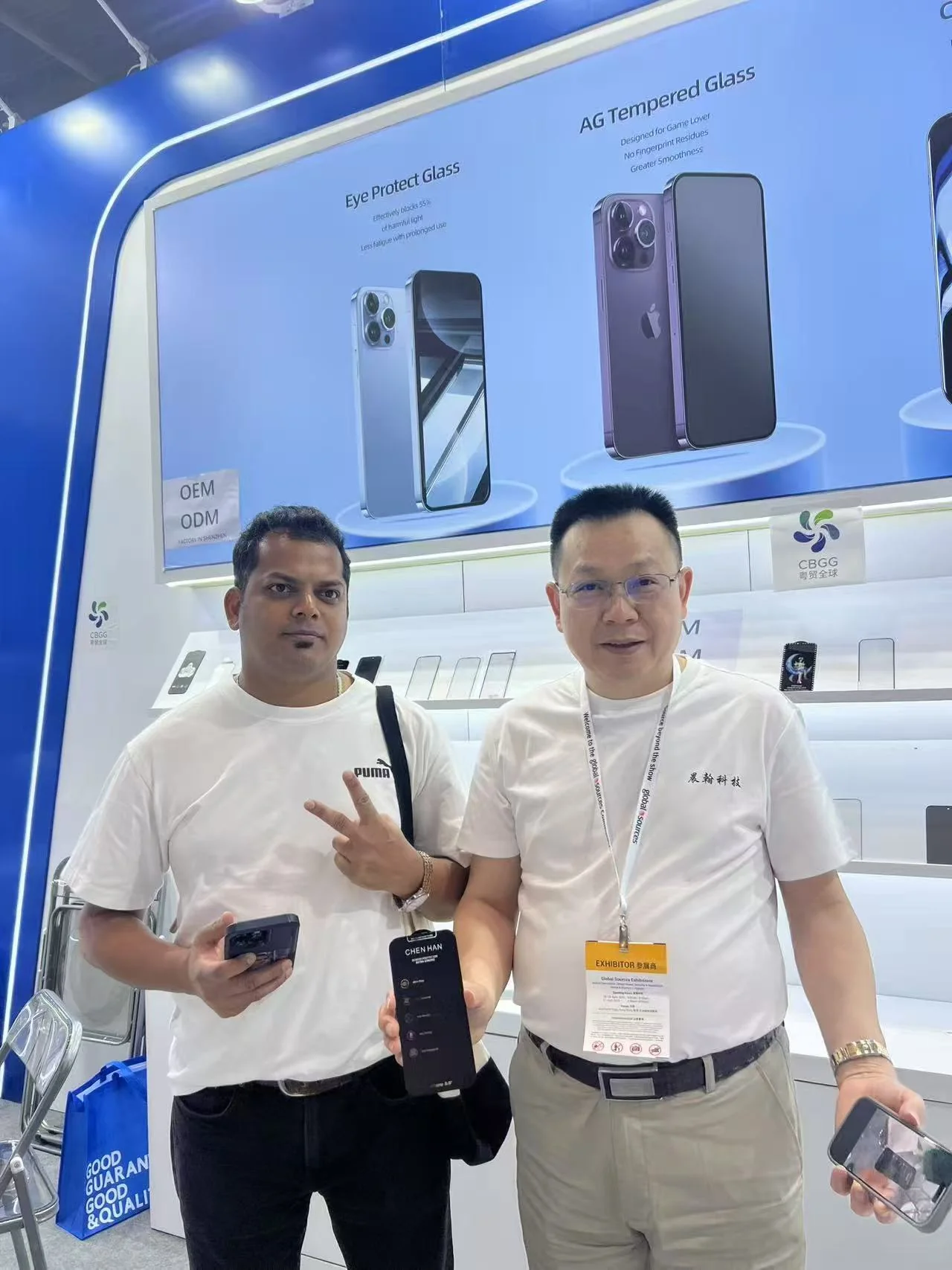Chenhan representatives meeting at a consumer electronics trade show